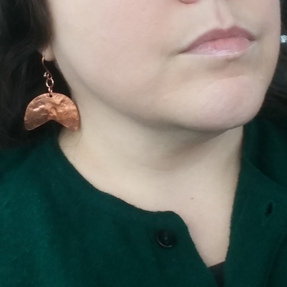 SOLD🎉HP🎉🌿 Hammered Copper Earrings - Picture 4 of 7